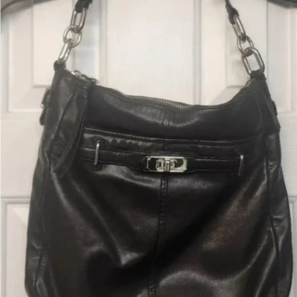Coach Black Leather
Ashlyn Chelsea Shoulder Bag - Picture 2 of 10